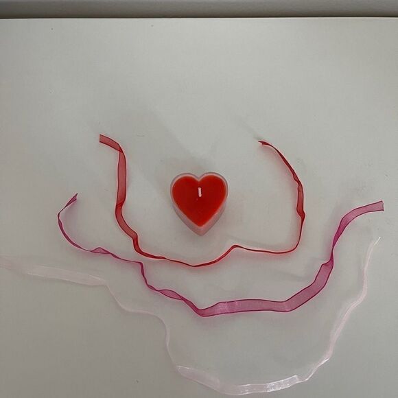 Valentine’s floating candle - Picture 4 of 5